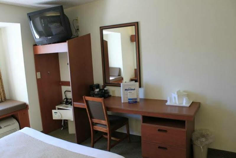 Microtel Inn & Suites By Wyndham צ'ירוקי מראה חיצוני תמונה